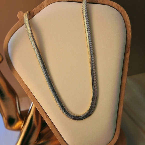 💥 18K Gold-Plated Snake Chain Necklace - 24 Inch - Picture 3 of 9